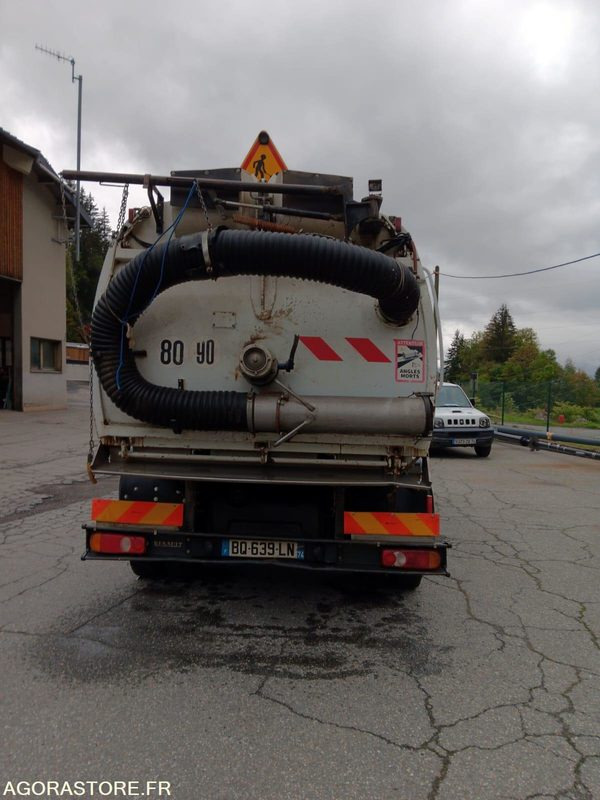 BALAYEUSE de Voiries- RENAULT MIDLUM 220 DXI avec aspiratrice EUROVOIRIE - Подметально-уборочная машина: фото 3 BALAYEUSE de Voiries- RENAULT MIDLUM 220 DXI avec aspiratrice EUROVOIRIE - Подметально-уборочная машина: фото 3