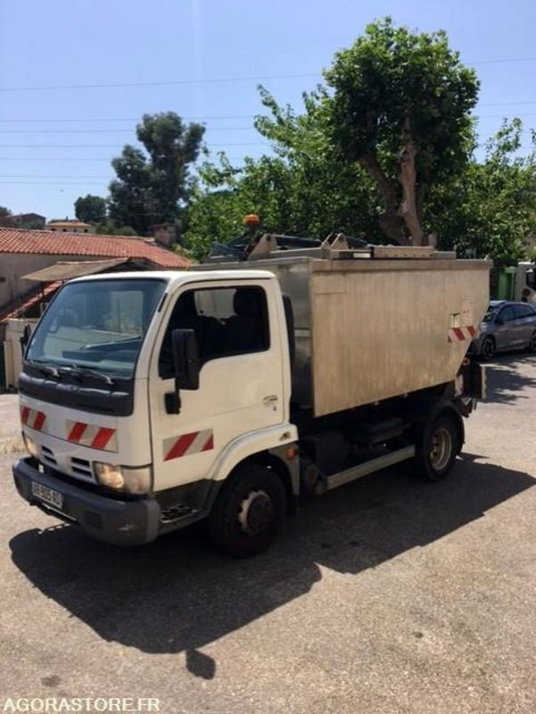 BOM ALU PROVENCE BENNES NISSAN CABSTAR 2005 3T5 PERMIS B - Малотоннажный самосвал: фото 1 BOM ALU PROVENCE BENNES NISSAN CABSTAR 2005 3T5 PERMIS B - Малотоннажный самосвал: фото 1