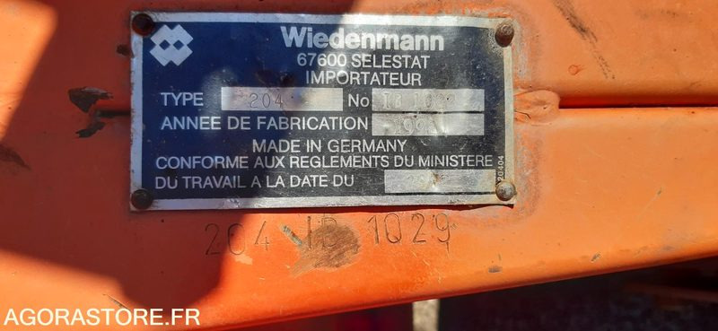 Balayeuse stade Wiedeman - 1992 - Садовое оборудование: фото 2 Balayeuse stade Wiedeman - 1992 - Садовое оборудование: фото 2