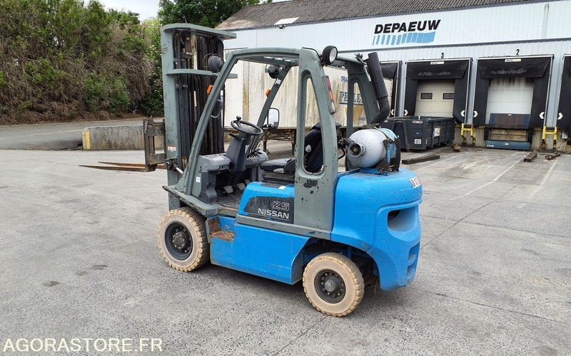 Chariot élévateur frontal GAZ Nissan 2827 heures Triplex UD02A25PQ - 3F550 - Газовый погрузчик: фото 2 Chariot élévateur frontal GAZ Nissan 2827 heures Triplex UD02A25PQ - 3F550 - Газовый погрузчик: фото 2