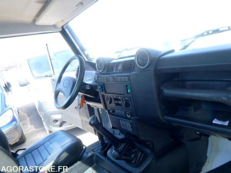 DEFENDER -Land Rover - 2011 - 131930km - 122ch - BON ETAT - Внедорожник: фото 4 DEFENDER -Land Rover - 2011 - 131930km - 122ch - BON ETAT - Внедорожник: фото 4
