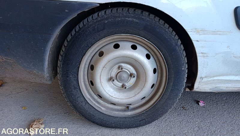 Dacia Logan - 2012 - 111131km - Пикап: фото 4 Dacia Logan - 2012 - 111131km - Пикап: фото 4