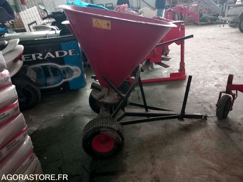 Epandeur 150 litre à engrais trainé pour autoporté (EMTR150) - Садовое оборудование: фото 2 Epandeur 150 litre à engrais trainé pour autoporté (EMTR150) - Садовое оборудование: фото 2