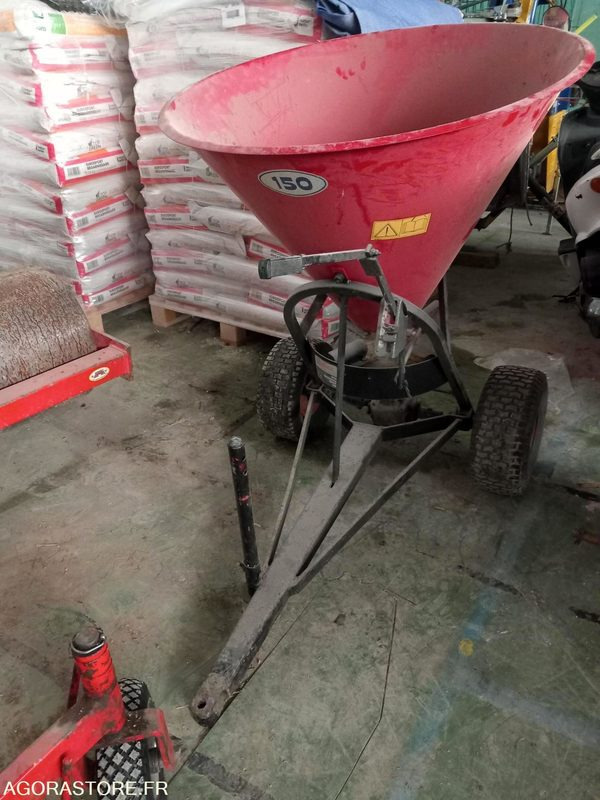 Epandeur 150 litre à engrais trainé pour autoporté (EMTR150) - Садовое оборудование: фото 1 Epandeur 150 litre à engrais trainé pour autoporté (EMTR150) - Садовое оборудование: фото 1
