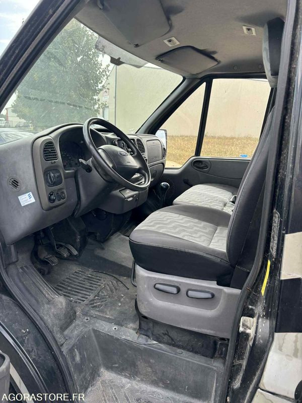 Fourgon FORD - Transport de 2 Chevaux - 2004 - 137 510 KM - Цельнометаллический фургон: фото 5 Fourgon FORD - Transport de 2 Chevaux - 2004 - 137 510 KM - Цельнометаллический фургон: фото 5