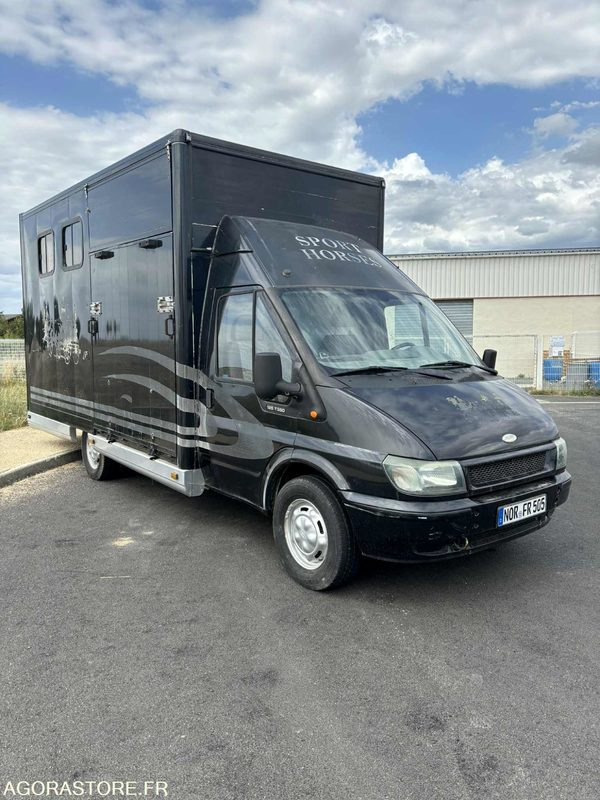 Fourgon FORD - Transport de 2 Chevaux - 2004 - 137 510 KM - Цельнометаллический фургон: фото 2 Fourgon FORD - Transport de 2 Chevaux - 2004 - 137 510 KM - Цельнометаллический фургон: фото 2
