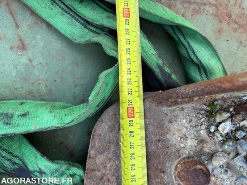 GODET DE CHARGEUR 2800 LITRES EN ATTACHE TYPE VOLVO - Ковш для погрузчика: фото 5 GODET DE CHARGEUR 2800 LITRES EN ATTACHE TYPE VOLVO - Ковш для погрузчика: фото 5