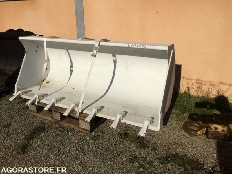 Godet neuf de chargeuse 2000mm New Holland W50, W60, W70, W80 - Ковш для погрузчика: фото 1 Godet neuf de chargeuse 2000mm New Holland W50, W60, W70, W80 - Ковш для погрузчика: фото 1