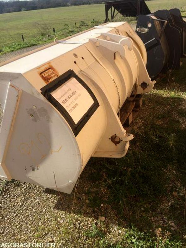 Godet neuf de chargeuse 2000mm New Holland W50, W60, W70, W80 - Ковш для погрузчика: фото 4 Godet neuf de chargeuse 2000mm New Holland W50, W60, W70, W80 - Ковш для погрузчика: фото 4