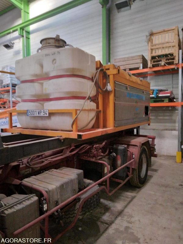 Camion poids lourd IVECO avec saleuse ACOMETIS (non roulant) - Грузовик: фото 2 Camion poids lourd IVECO avec saleuse ACOMETIS (non roulant) - Грузовик: фото 2