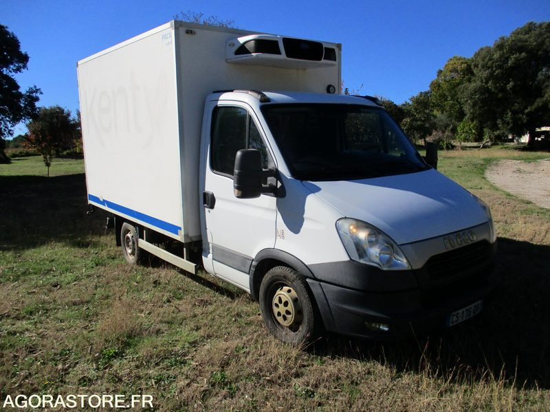 IVECO 35S13 de 2013 chassis cabine frigorifique idéal pour modifié en benne - Фургон-рефрижератор: фото 2 IVECO 35S13 de 2013 chassis cabine frigorifique idéal pour modifié en benne - Фургон-рефрижератор: фото 2