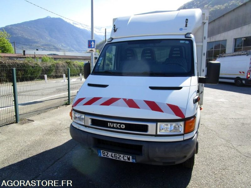 IVECO DAILY 35C11 du 28/04/2000 (Contrôle Technique joint) - Цельнометаллический фургон: фото 1 IVECO DAILY 35C11 du 28/04/2000 (Contrôle Technique joint) - Цельнометаллический фургон: фото 1