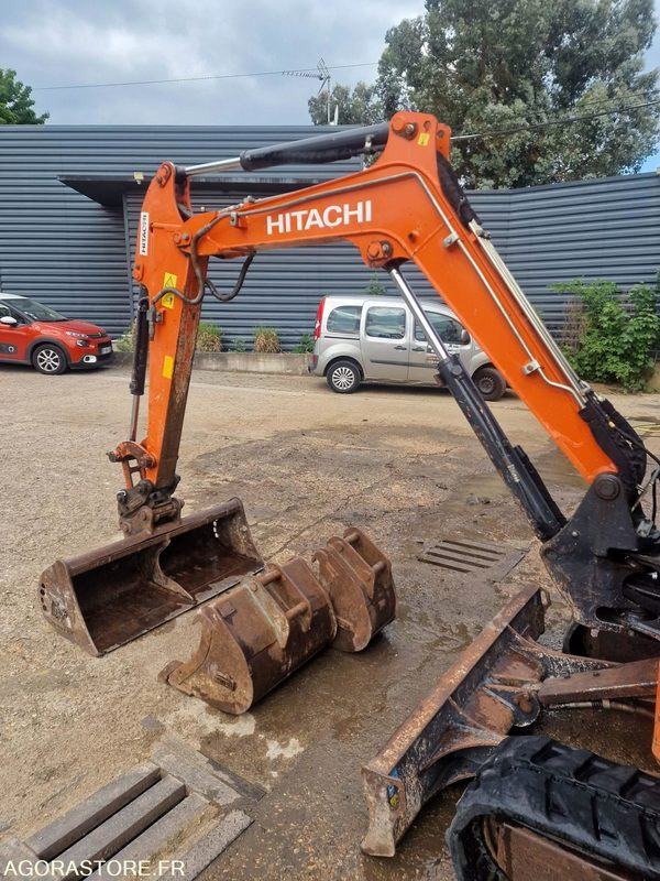 MINI PELLE HYDRAULIQUE SUR CHENILLES CAOUTCHOUC HITACHI ZX26U DIESEL 19.7CV 2017 - Мини-экскаватор: фото 5 MINI PELLE HYDRAULIQUE SUR CHENILLES CAOUTCHOUC HITACHI ZX26U DIESEL 19.7CV 2017 - Мини-экскаватор: фото 5