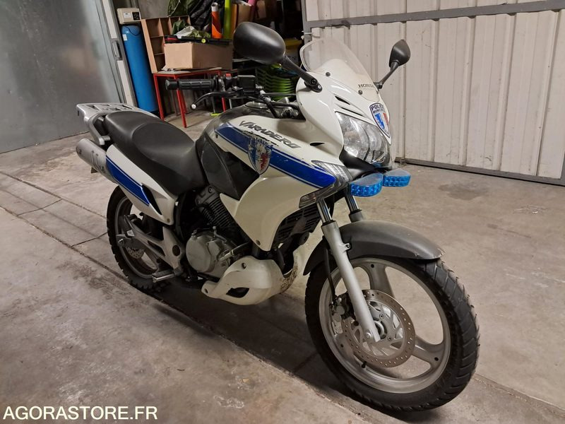 MOTO HONDA VARADERO 125 - Мотоцикл: фото 2 MOTO HONDA VARADERO 125 - Мотоцикл: фото 2