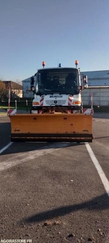 Mercedes UNIMOG U300 2011 24300 kms avec lame de déneigement + saleuse - Снегоуборочная машина: фото 4 Mercedes UNIMOG U300 2011 24300 kms avec lame de déneigement + saleuse - Снегоуборочная машина: фото 4