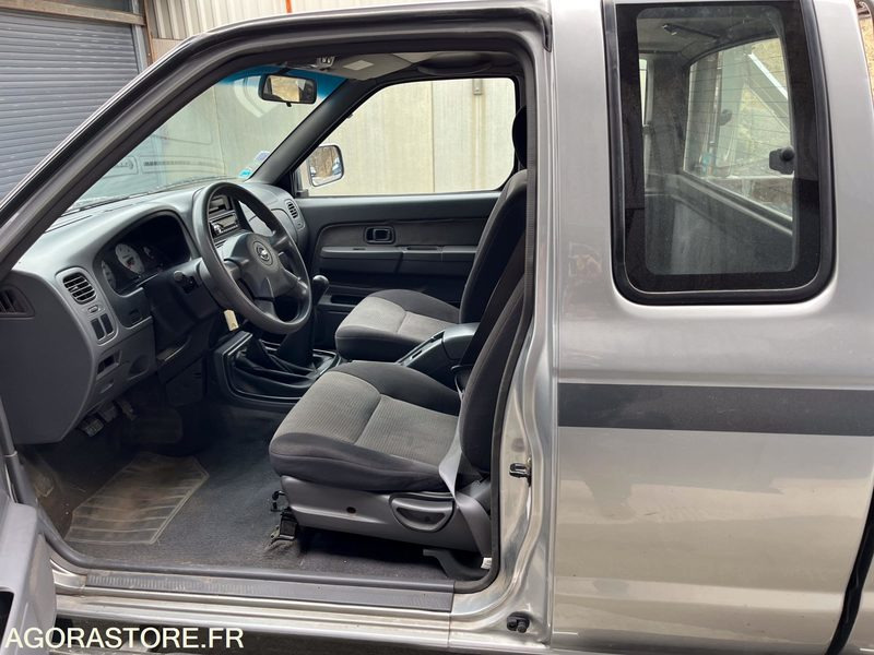 NISSAN NAVARA 4X4 83500 KMS 2003 - Легковой автомобиль: фото 4 NISSAN NAVARA 4X4 83500 KMS 2003 - Легковой автомобиль: фото 4