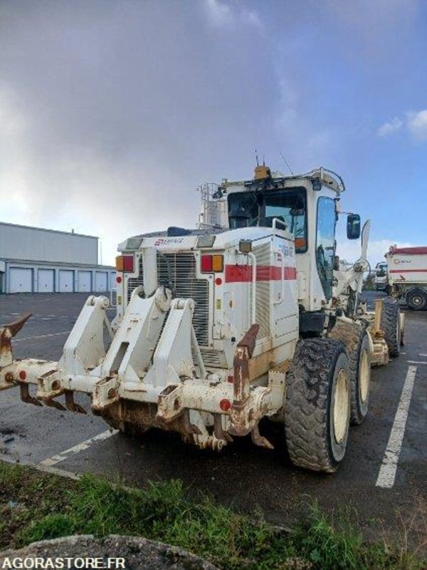 NIVEULEUSE - CATERPILLAR - 120M - 2011 - 12600H - Грейдер: фото 4 NIVEULEUSE - CATERPILLAR - 120M - 2011 - 12600H - Грейдер: фото 4