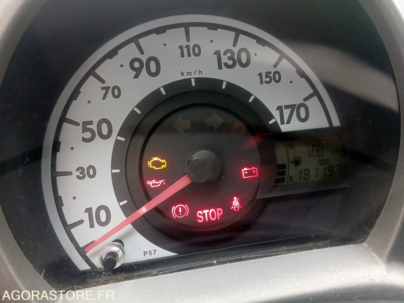 PEUGEOT 107 3 Portes 1.0 i 12V 68cv (boîte auto) 2008 181197km - Легковой автомобиль: фото 5 PEUGEOT 107 3 Portes 1.0 i 12V 68cv (boîte auto) 2008 181197km - Легковой автомобиль: фото 5