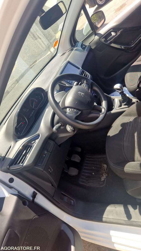 PEUGEOT 208 - 2018 - 113017KM - Легковой автомобиль: фото 4 PEUGEOT 208 - 2018 - 113017KM - Легковой автомобиль: фото 4