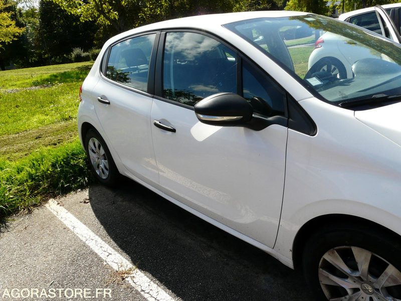 PEUGEOT 208 DX190CZ - Легковой автомобиль: фото 2 PEUGEOT 208 DX190CZ - Легковой автомобиль: фото 2