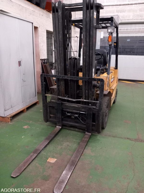 CHARIOT ELEVATEUR CATERPILLAR GP25 D4800 - Погрузочно-разгрузочная техника: фото 1 CHARIOT ELEVATEUR CATERPILLAR GP25 D4800 - Погрузочно-разгрузочная техника: фото 1