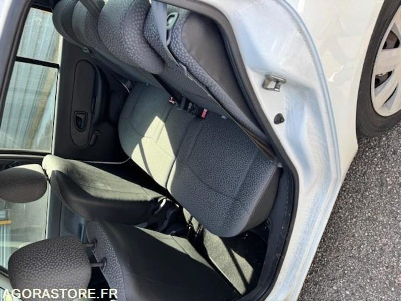 Renault CLIO 2 - Легковой автомобиль: фото 5 Renault CLIO 2 - Легковой автомобиль: фото 5