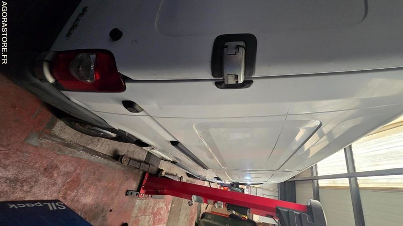 Renault Master II L1H1 T28 1.9 dTi - Цельнометаллический фургон: фото 4 Renault Master II L1H1 T28 1.9 dTi - Цельнометаллический фургон: фото 4