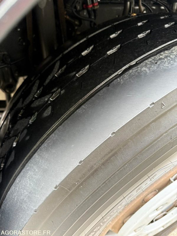 Renault porteur C460 Ampliroll Grue 6x2 remorquant - Крюковой мультилифт: фото 4 Renault porteur C460 Ampliroll Grue 6x2 remorquant - Крюковой мультилифт: фото 4