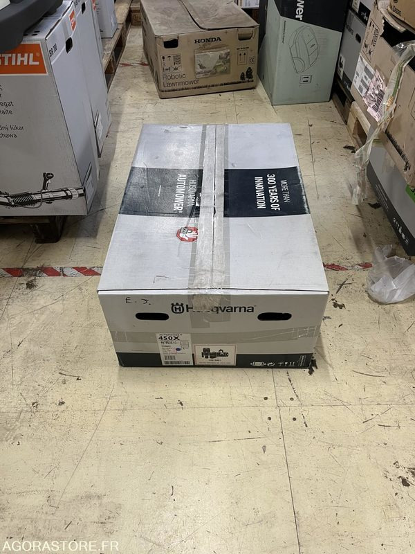 Robot Husqvarna 450X neuf en carton garantie 2 ans + kit installation - Газонокосилка: фото 2 Robot Husqvarna 450X neuf en carton garantie 2 ans + kit installation - Газонокосилка: фото 2