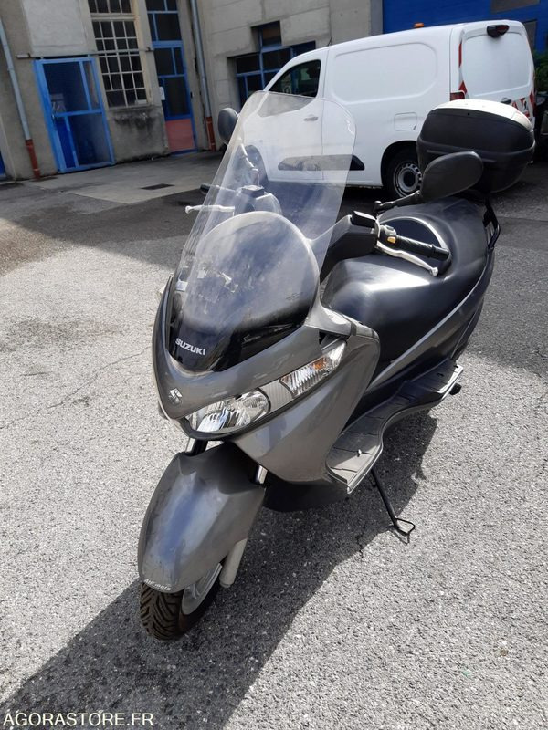 SCOOTER SUZUKI 125 - Мотоцикл: фото 1 SCOOTER SUZUKI 125 - Мотоцикл: фото 1