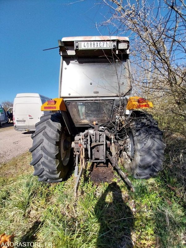 TRACTEUR ENAULT ERGOS100 + CHARGEUR FAUCHEUX - Трактор: фото 3 TRACTEUR ENAULT ERGOS100 + CHARGEUR FAUCHEUX - Трактор: фото 3