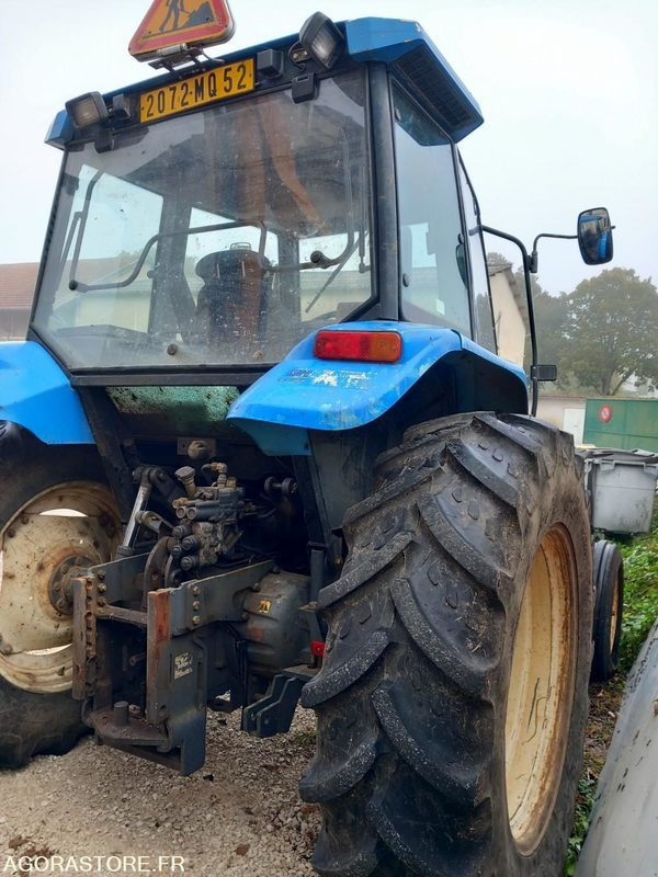 TRACTEUR NEW HOLLAND - Трактор: фото 2 TRACTEUR NEW HOLLAND - Трактор: фото 2