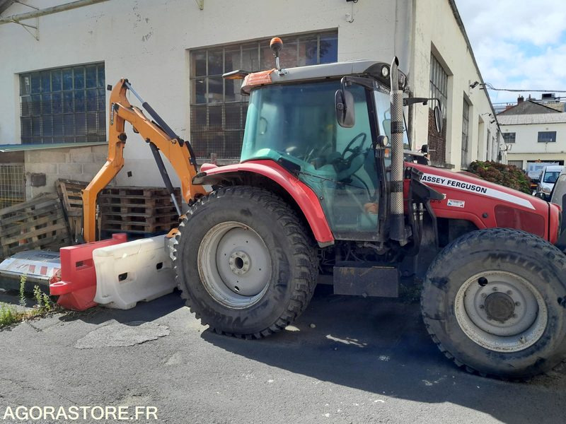 Tracteur Massey Ferguson + broyeur Noremat - Трактор: фото 1 Tracteur Massey Ferguson + broyeur Noremat - Трактор: фото 1