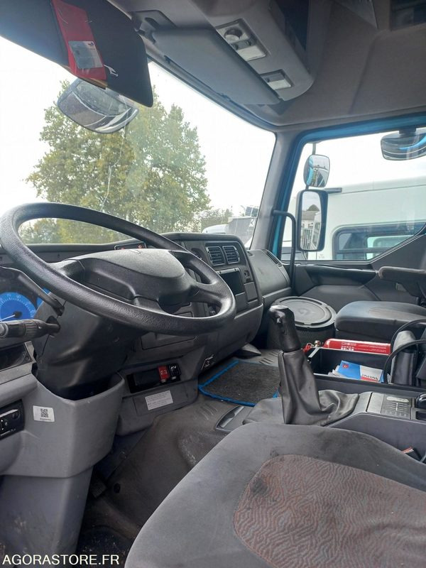 TRACTEUR RENAULT TRUCKS AVEC POMPE DK258VR (vente uniquement export) - Тягач: фото 4 TRACTEUR RENAULT TRUCKS AVEC POMPE DK258VR (vente uniquement export) - Тягач: фото 4