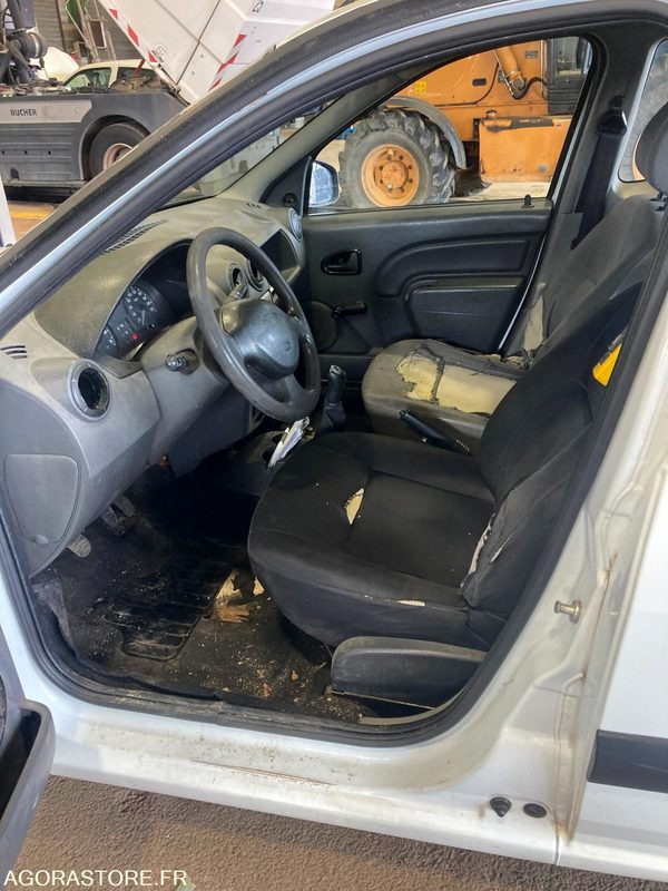 VEHICULE BENNE DACIA LOGAN PICK UP - Малотоннажный самосвал: фото 4 VEHICULE BENNE DACIA LOGAN PICK UP - Малотоннажный самосвал: фото 4