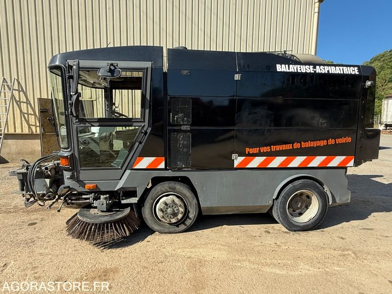 Balayeuse aspiratrice MATHIEUX C 560-2003-6077 Heures - Подметально-уборочная машина: фото 2 Balayeuse aspiratrice MATHIEUX C 560-2003-6077 Heures - Подметально-уборочная машина: фото 2