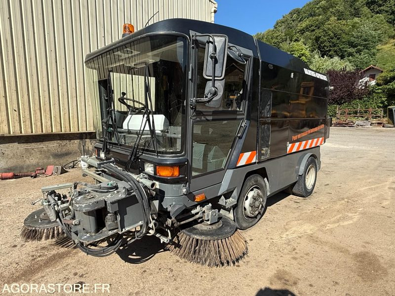 Balayeuse aspiratrice MATHIEUX C 560-2003-6077 Heures - Подметально-уборочная машина: фото 1 Balayeuse aspiratrice MATHIEUX C 560-2003-6077 Heures - Подметально-уборочная машина: фото 1