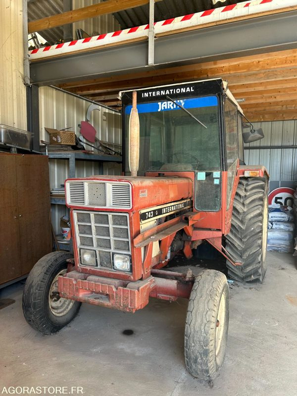 Tracteur international 743 avec chargeur et gyrobroyeur - Трактор: фото 2 Tracteur international 743 avec chargeur et gyrobroyeur - Трактор: фото 2