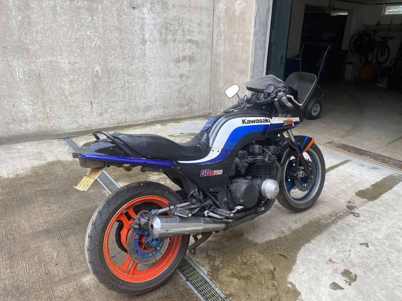 Kawasaki GPZ 750 - Мотоцикл: фото 2 Kawasaki GPZ 750 - Мотоцикл: фото 2