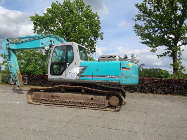 Kobelco SK250NLC - Гусеничный экскаватор: фото 1 Kobelco SK250NLC - Гусеничный экскаватор: фото 1