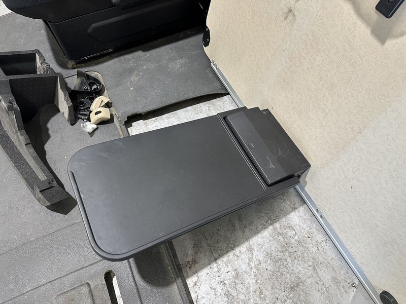 Mercedes-Benz passenger seat with lower bunk and table - Сиденье для Грузовиков: фото 4 Mercedes-Benz passenger seat with lower bunk and table - Сиденье для Грузовиков: фото 4