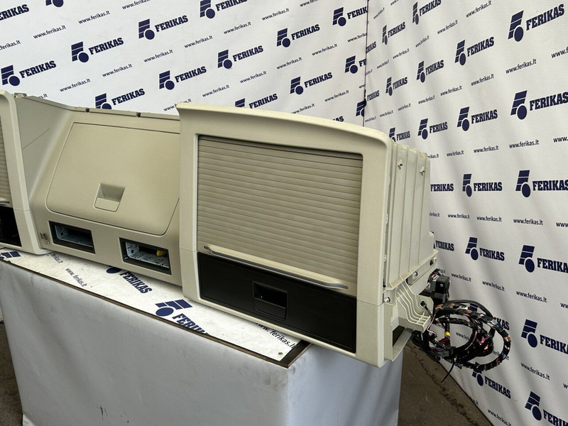 Volvo upper storage - Кабина и интерьер для Грузовиков: фото 3 Volvo upper storage - Кабина и интерьер для Грузовиков: фото 3