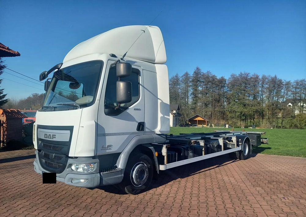 DAF 45 - Грузовик-контейнеровоз/ Сменный кузов: фото 2 DAF 45 - Грузовик-контейнеровоз/ Сменный кузов: фото 2