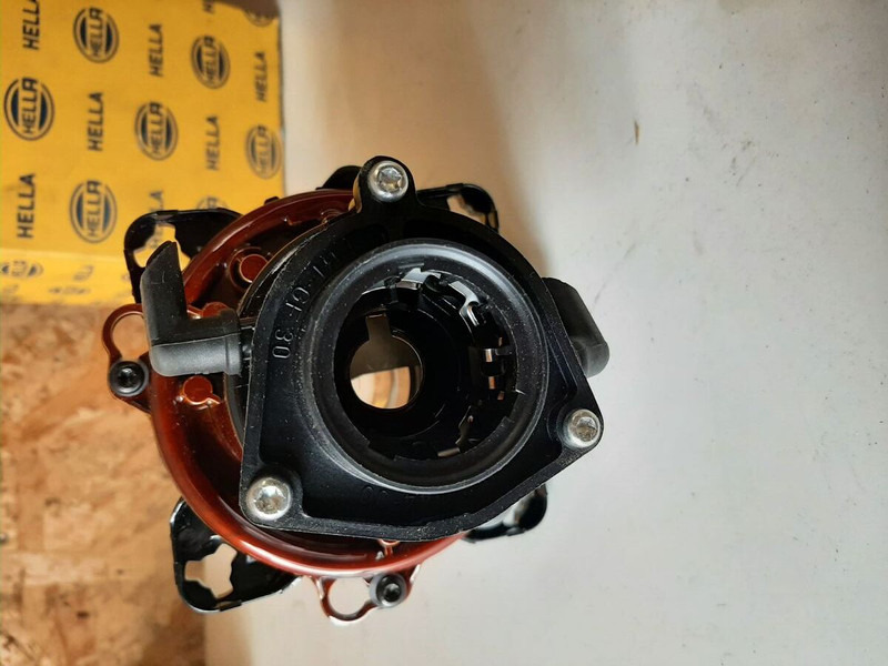 Hella - Передняя фара: фото 2 Hella - Передняя фара: фото 2