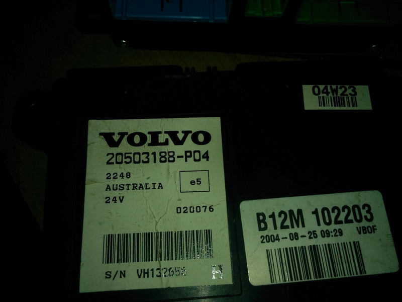 Блок управления Volvo 70329277 / 70395975-P01 / 70361720-P01 / 70322237-P02: фото 10 Блок управления Volvo 70329277 / 70395975-P01 / 70361720-P01 / 70322237-P02: фото 10