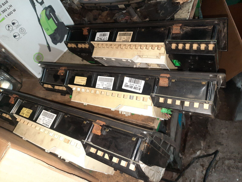 Volvo 70361832-1 . 70361831. 70329201-2 .22205475-P03. 70392912-P01/ - Приборная панель: фото 3 Volvo 70361832-1 . 70361831. 70329201-2 .22205475-P03. 70392912-P01/ - Приборная панель: фото 3