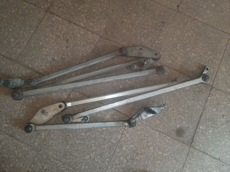 Volvo  - Щетка стеклоочистителя: фото 1 Volvo  - Щетка стеклоочистителя: фото 1