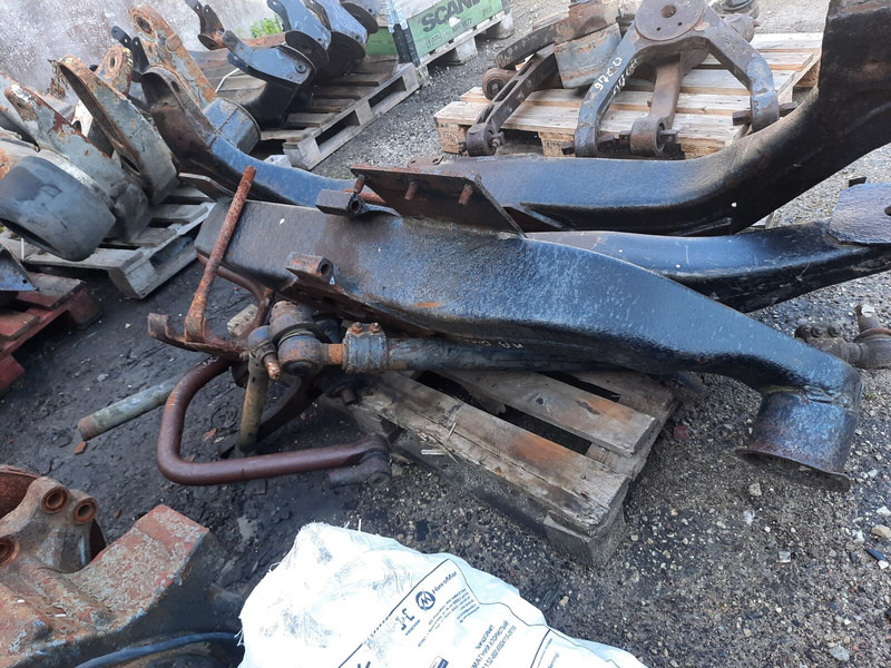 Volvo кронштейн заднего моста мерседес - Рессорная подвеска: фото 4 Volvo кронштейн заднего моста мерседес - Рессорная подвеска: фото 4