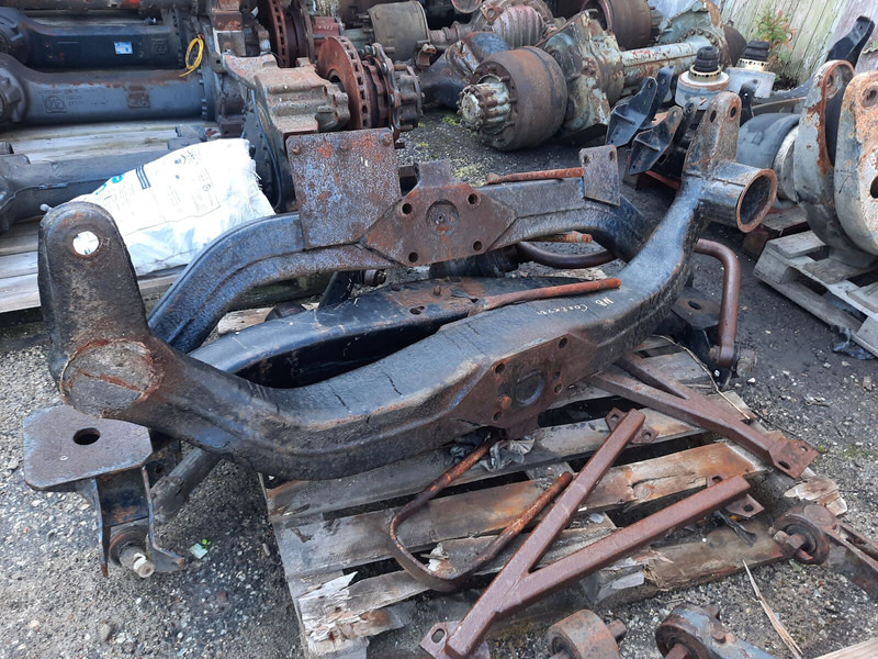 Volvo кронштейн заднего моста мерседес - Рессорная подвеска: фото 5 Volvo кронштейн заднего моста мерседес - Рессорная подвеска: фото 5