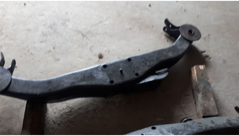 Volvo кронштейн заднего моста мерседес - Рессорная подвеска: фото 2 Volvo кронштейн заднего моста мерседес - Рессорная подвеска: фото 2